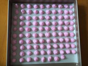 放入预热好的烤箱中层，80度60分钟，下面垫一个烤盘（看自己烤箱而定）