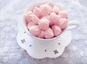 出炉冷却，马上装入盒子或者保鲜袋中，不然容易回潮哦