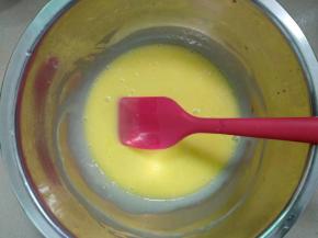 加入植物油充分搅匀。