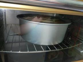 放入预热160℃烤箱，上下火中层烤50分钟，至表面上色即可。（具体时间根据自家烤箱脾气来调整）