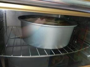 放入预热160℃烤箱，上下火中层烤50分钟，至表面上色即可。（具体时间根据自家烤箱脾气来调整）