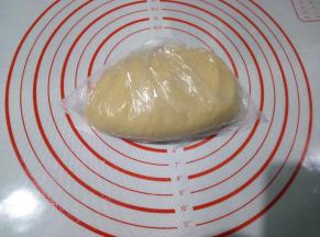 装入保鲜袋中室温静置1-2小时。