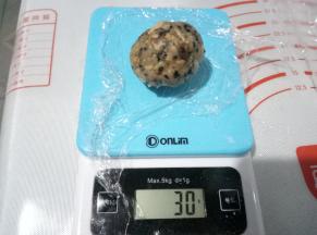 五仁馅分成20个，每个大概30克左右。