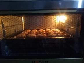 再放入烤箱中层烤15分钟。