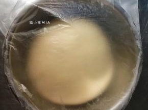 揉好的面团室温发酵30分钟