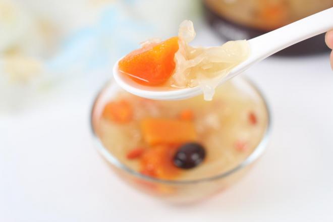 银耳红枣炖木瓜