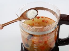 食用前根据个人口味加入适量的糖调味即可。