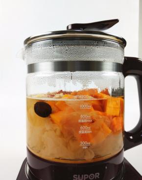 稍微搅拌后盖上盖子继续煮，煮到程序结束，提示音响起，就可以了。