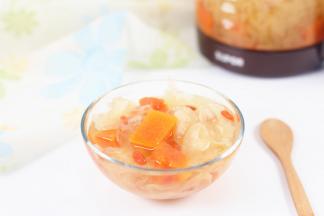 夏天放入冰箱冷藏后食用，口感更佳。