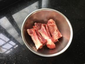 大骨我选用的是中间的部分，没有什么肉，里面装的都是骨髓