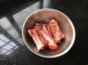 大骨我选用的是中间的部分，没有什么肉，里面装的都是骨髓