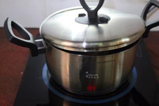 煮开之后，改为小火慢慢炖30分钟；