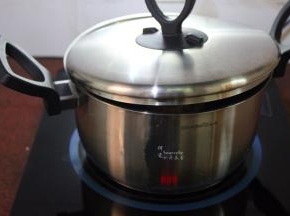 煮开之后，改为小火慢慢炖30分钟；