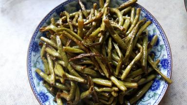 5.将豇豆成出，备用。