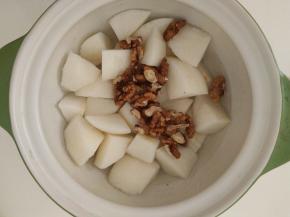 加入适量清水。