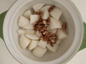 加入适量清水。