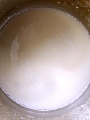 把藕丝挤出藕汁