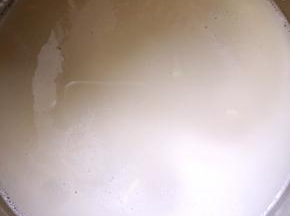 把藕丝挤出藕汁
