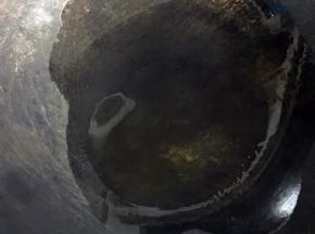 锅烧热倒入适量的香油烧至八成热！