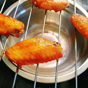 这是烤好的，现烤现吃，吃几个烤几个，把没有烤的包上保鲜膜再放进冰箱冷藏。