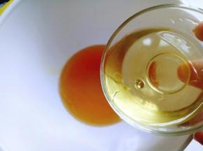 再加入玉米油。