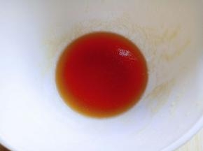 转化糖浆，枧水，玉米油完全融合在一起的步骤。