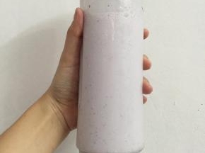 美味蓝莓奶昔就做好啦~