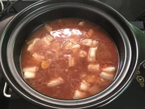 煮开后放入南乳和汁。