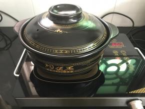 大火转中小火焖制40分钟左右。