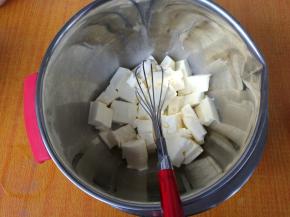 奶油奶酪提前拿出来室温软化。