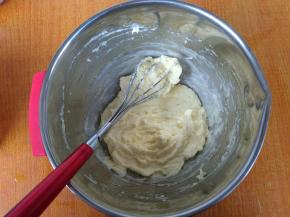 隔热水手抽搅拌至顺滑。