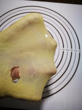 揉到面团起筋，能拉出大片薄膜为止，就揉好了。