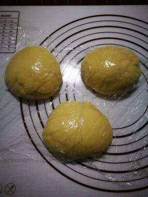 盖上保鲜膜松弛15分钟