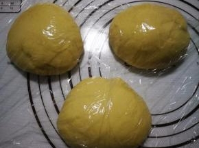 盖上保鲜膜松弛15分钟