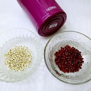 红豆和薏仁分别浸泡12个小时以上