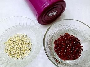 红豆和薏仁分别浸泡12个小时以上