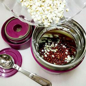 再次注入沸水，拧紧盖子