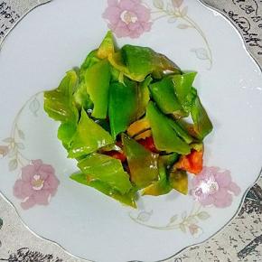 青椒切块备用