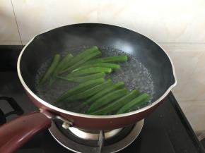 水开了之后放入秋葵