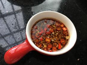 泼进调味料里面当蘸料