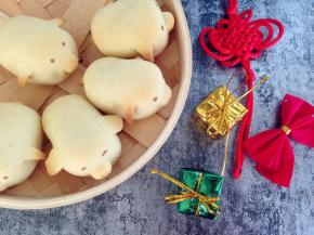 可爱的小猪烧果子