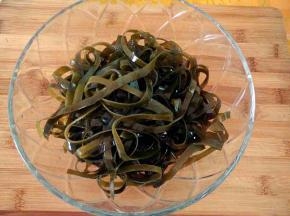 沥水，放碗中。