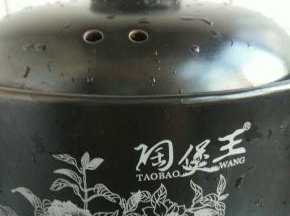 锅中放水大火煮开
