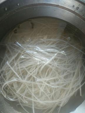 粉条冷水泡透