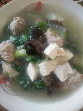 一碗料多的汤加菜就好了