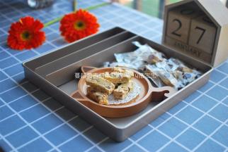 待完全冷却后，切块包装。