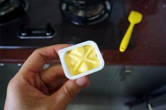 加入10克黄油，拌均匀。