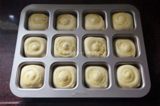 放在温暖处进行二次发酵，约1~2小时。