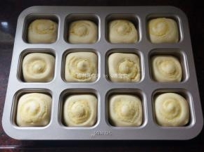 放在温暖处进行二次发酵，约1~2小时。