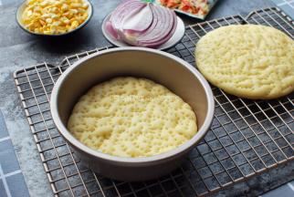 出炉后脱模。不使用时可装入保鲜袋放入冰箱冷冻保存。